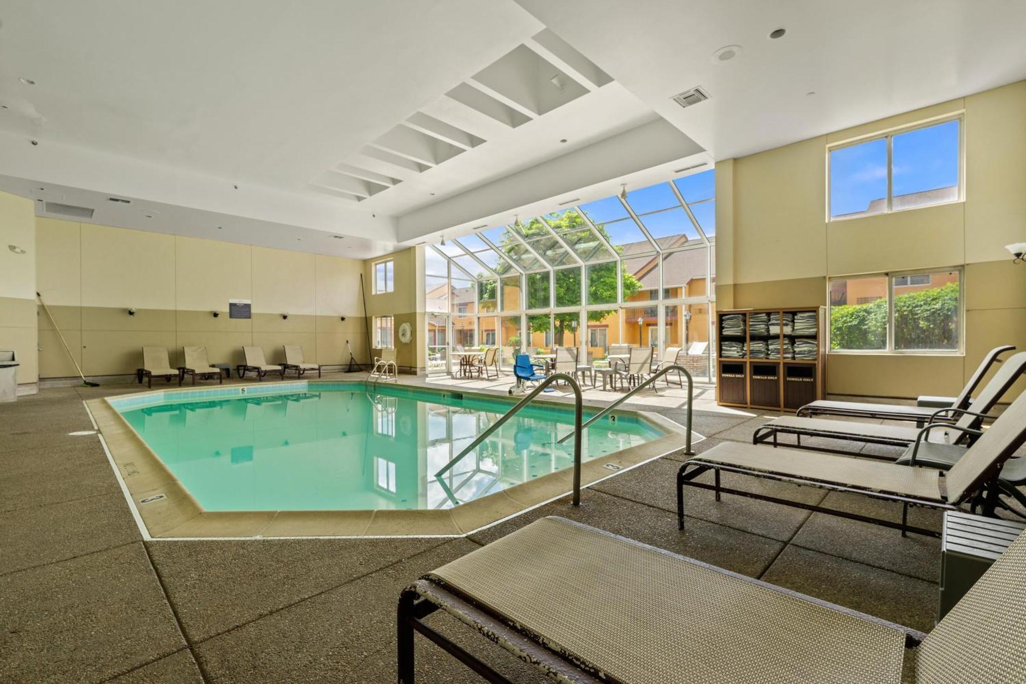 Chicago Club Inn & Suite Oakbrook Terrace Exterior foto