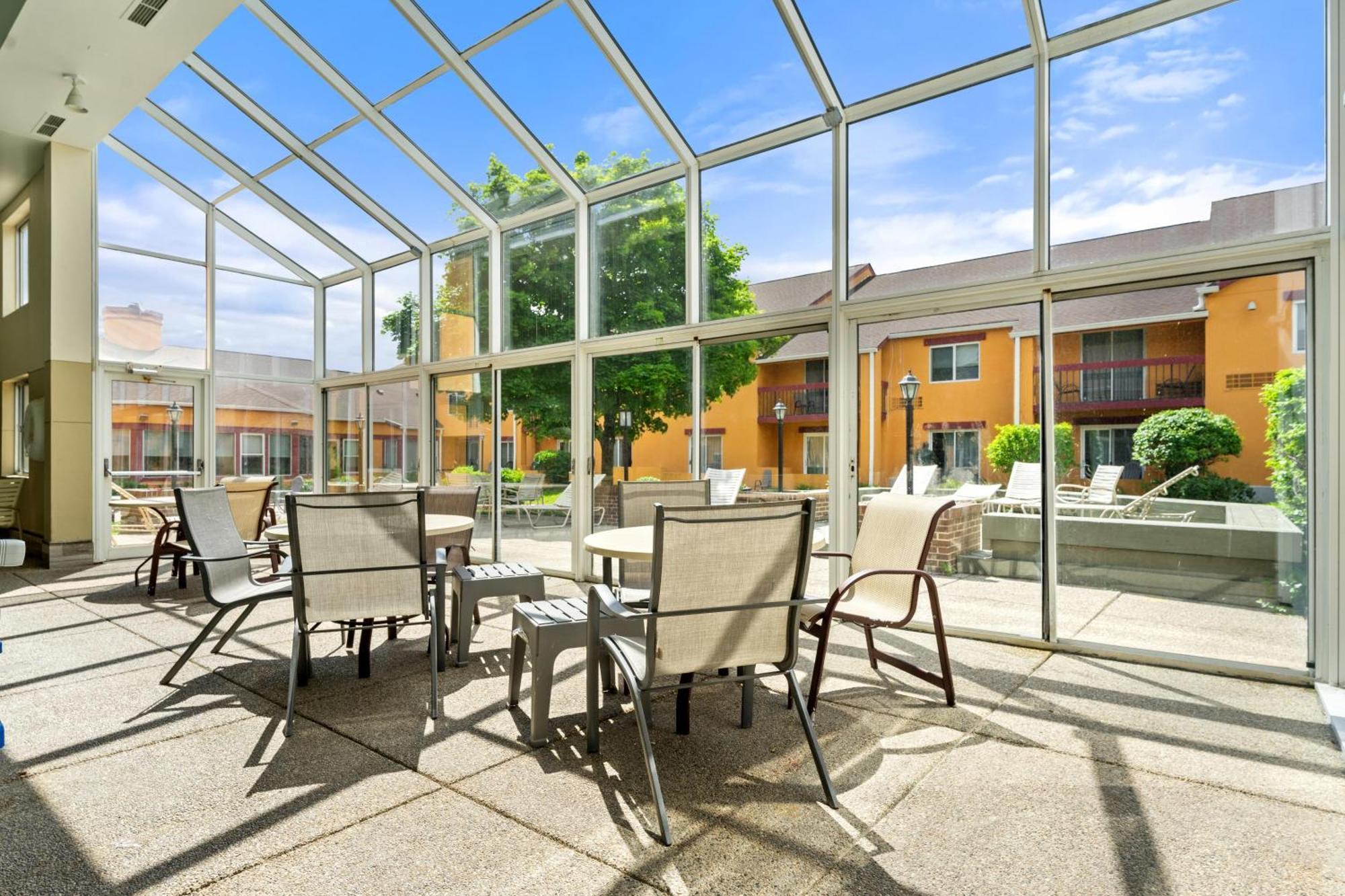 Chicago Club Inn & Suite Oakbrook Terrace Exterior foto